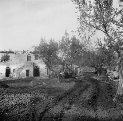 Eingang zur Gasse durch ein Minenfeld, das zum Licolle Ridge führt, ca. 1944 von English Photographer